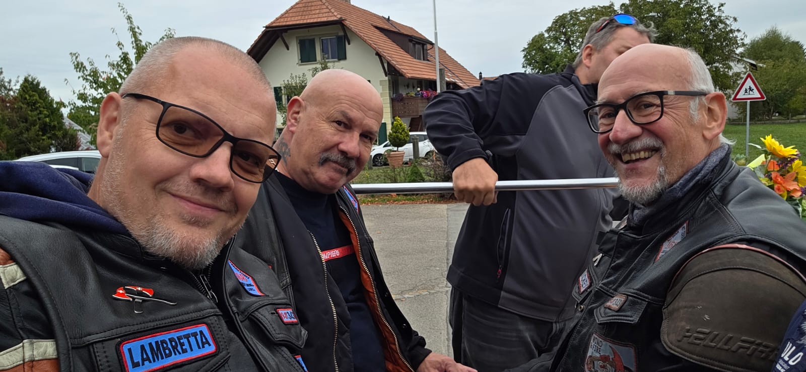 Souvenir entre membres du Wind & Fire MC