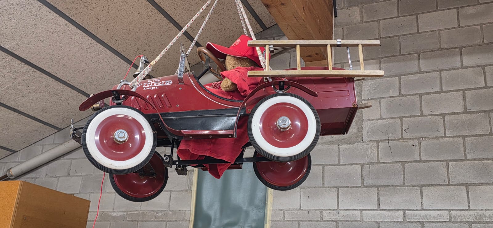 Modèle réduit de véhicule de pompiers