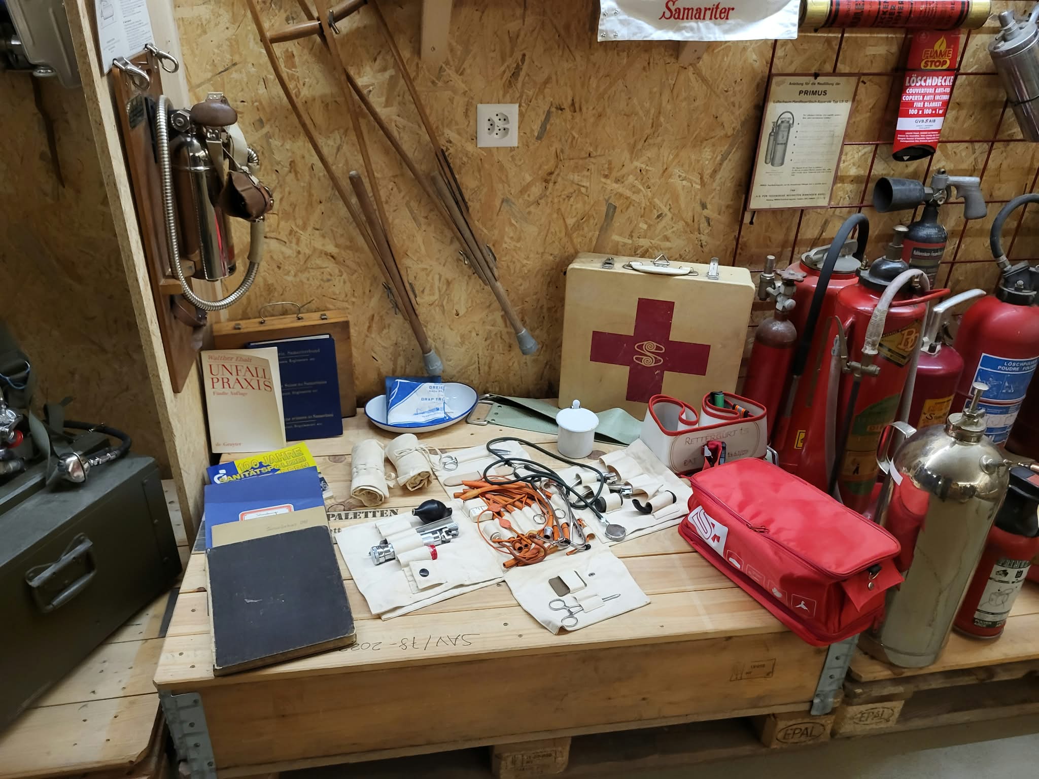 Matériel de secours exposé