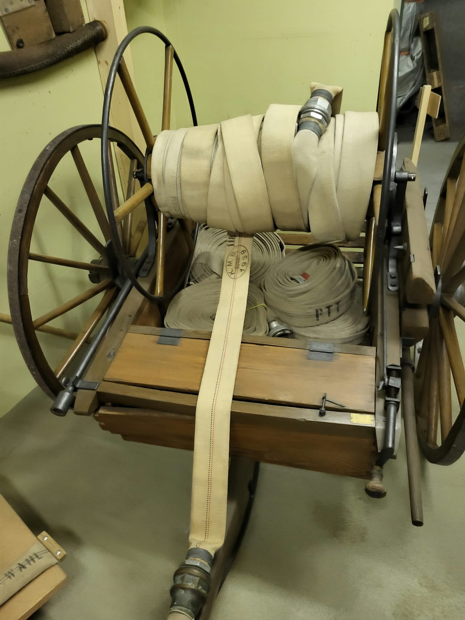 Ancien dévidoir à tuyaux